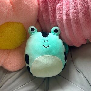 8” Dear the Dart Frog Squishmallow NWT